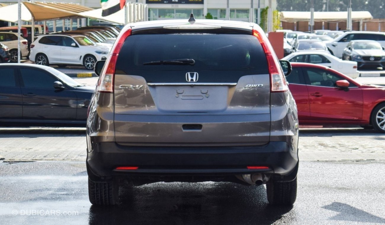 Honda CR-V AWD - ACCIDENTS FREE - GCC - CAR IS IN PERFECT CONDITION INSIDE OUT