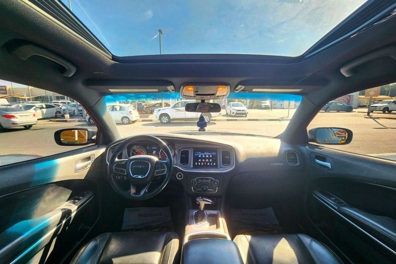 دودج تشارجر SXT Mid 3.6L SRT KIT & WIDR BODE // SUN ROOF //AIR BAGS // VERY GOOD CONDITION