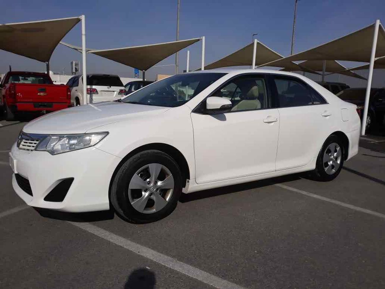 تويوتا كامري سياره نظيفه جدا بدون حوادث بحاله ممتاذه