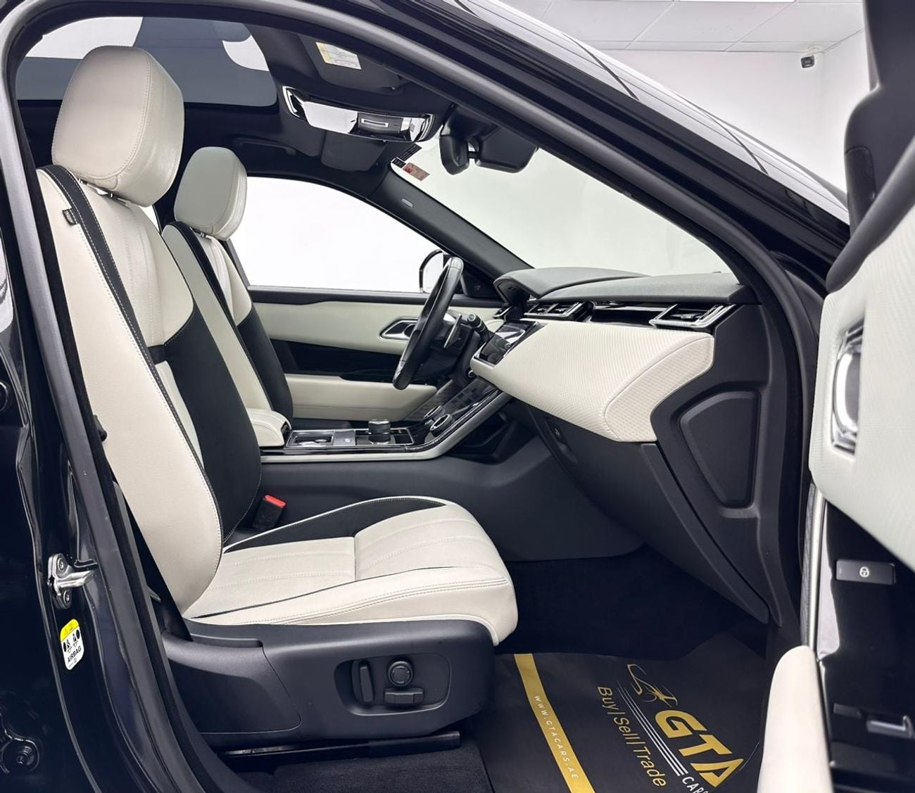 لاند روفر رينج روفر فيلار 2020 Range Rover Velar SE R-Dynamic P250, 1 Years Warranty Unlimited Km, Range Rover Full Service Hi