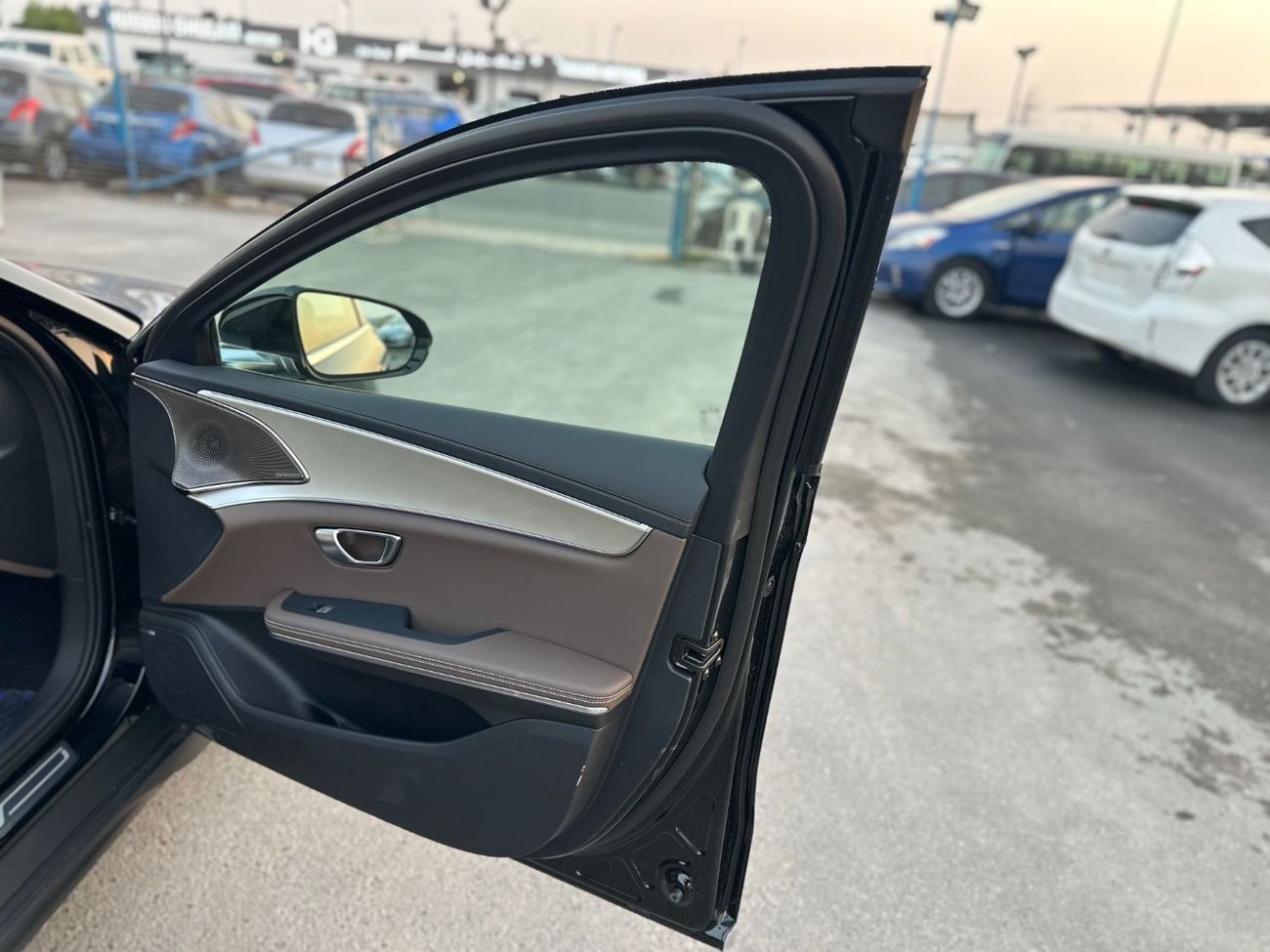 BYD HAN BYD HAN  -EV Range 605 KM