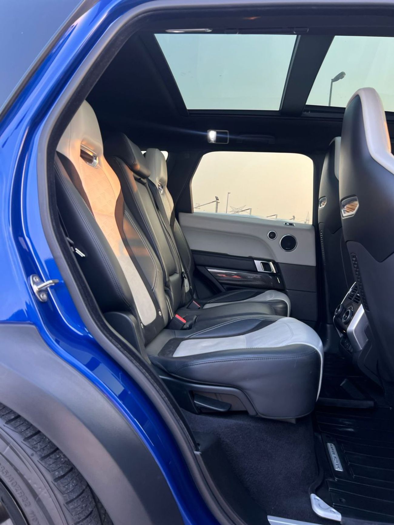 Land Rover Range Rover Sport 2019 Land Rover - Range Rover Sport SVR 5.0L V8 AWD Panoramic- Clean Title - Full Option - Very Well