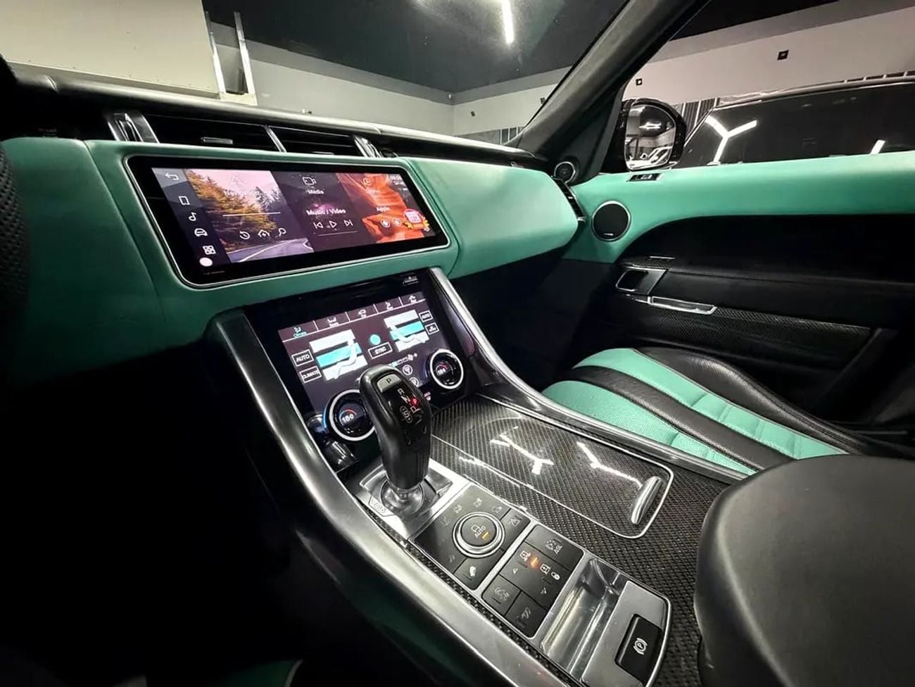 Land Rover Range Rover Sport SVR