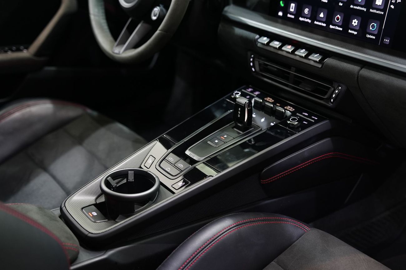 بورش 911 Carrera GTS 3.0L (450 HP) Convertible Bose Audio, Sport Chrono Package, Al Nabooda Warranty!!