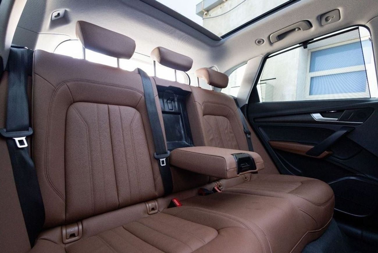 أودي Q5 45 TFSI Quattro 2.0L Audi Q5 45TFSI Quattro 2022 GCC under Agency Warranty and Service Contract with