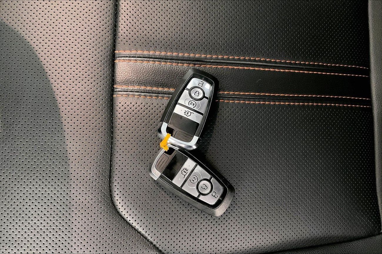 تويوتا لاند كروزر VXR | شامل الضمان | 0 ﺪﻔﻋﺓ ﺃﻮﻟﻯ