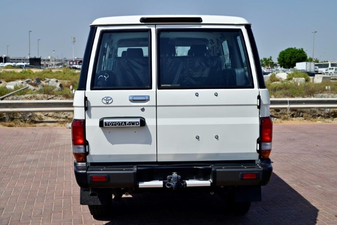 تويوتا لاند كروزر 70 2024 TOYOTA LAND CRUISER 76 HARDTOP V6 4.2L DIESEL 4WD 5-SEATER MT
