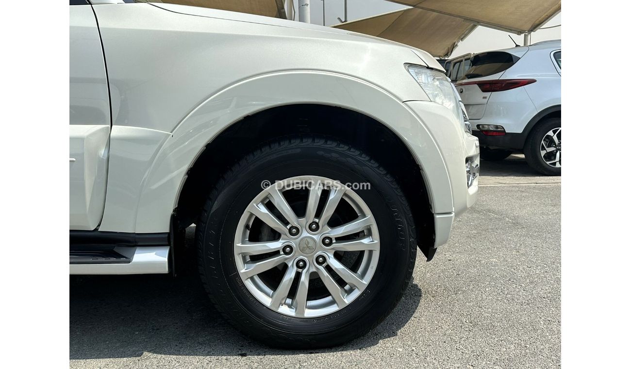 Mitsubishi Pajero GLS Highline Top ACCIDENTS FREE - GCC - ORIGINAL PAINT ENGINE 3800 CC - FULL OPTION