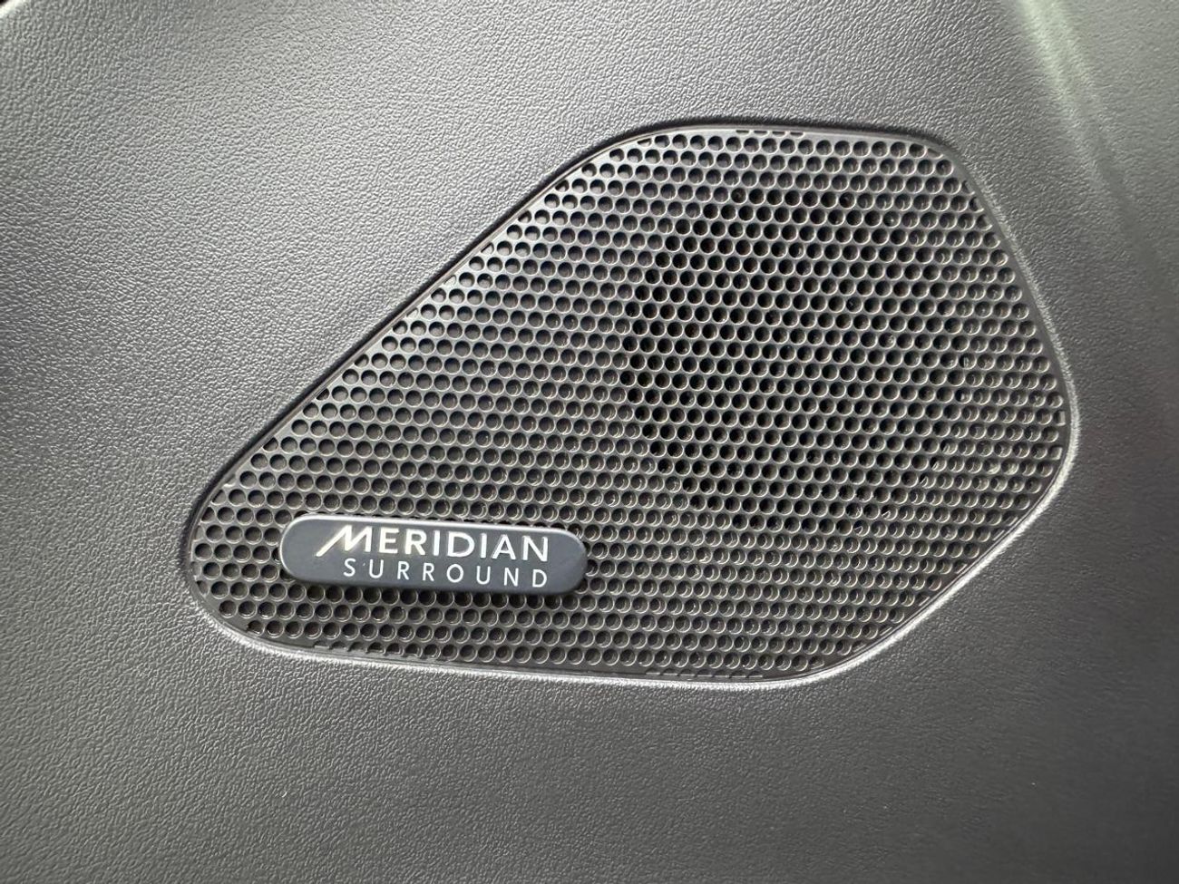 جاكوار F بيس SVR 5.0L