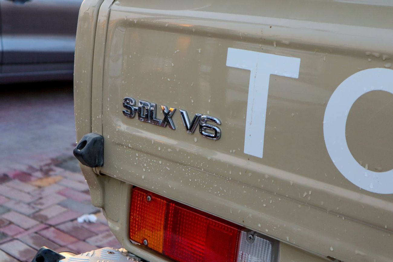 تويوتا لاند كروزر بيك آب Std 4.0L Single Cab Utility 4WD