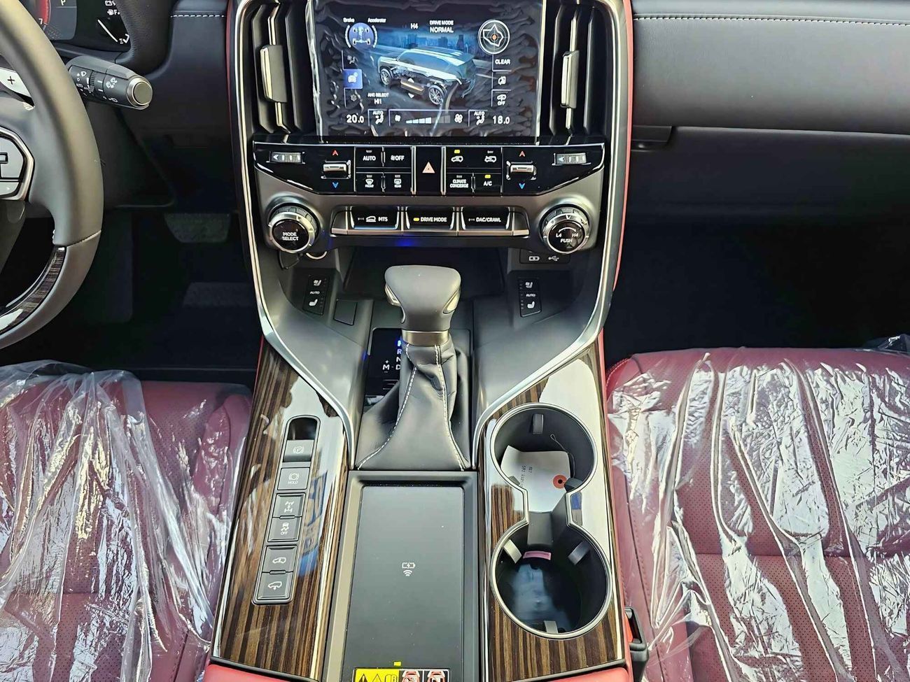 لكزس LX 600 URBAN | 3.5L V6 |  HEADUP DISPLAY | PWR SEATS | DVD+KICK SENSORS | 360 CAM (CODE # LX6U