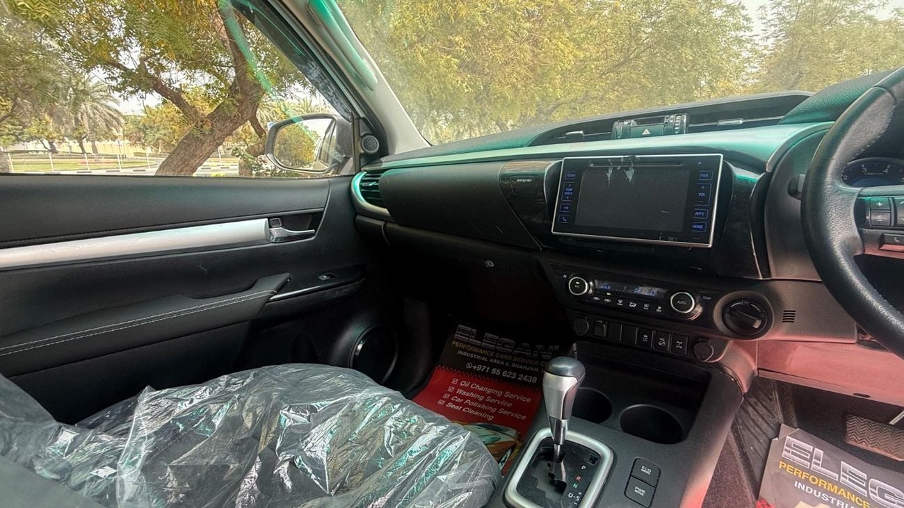 تويوتا هيلوكس SR5