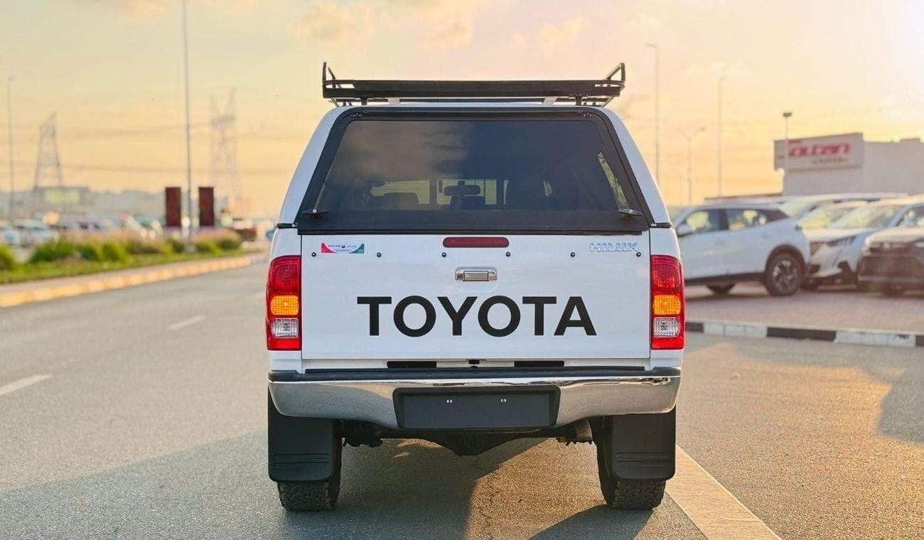 Toyota Hilux AFTER MARKET CANOPY WITH ROOF RACK | RHD | 2011 | 3.0L DIESEL ENGINE | MT | SUNROOF | 4WD