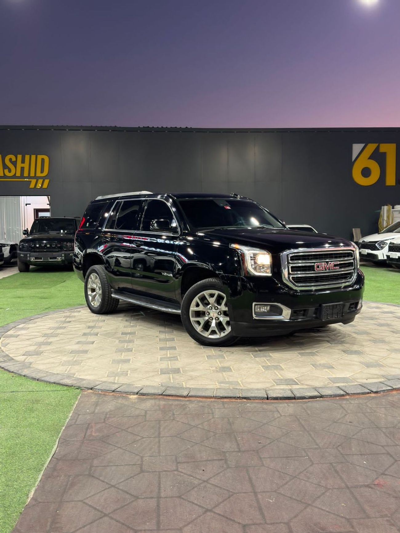 GMC Yukon SLT 5.3L 4WD (8 Seater)