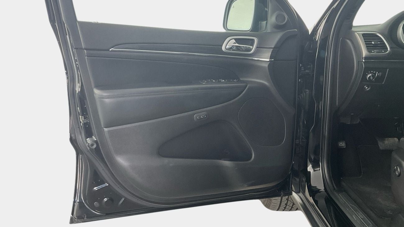 جيب جراند شيروكي Limited | upto AED 20,000 Ramadan Discount | شامل الضمان | 0 ﺪﻔﻋﺓ ﺃﻮﻟﻯ