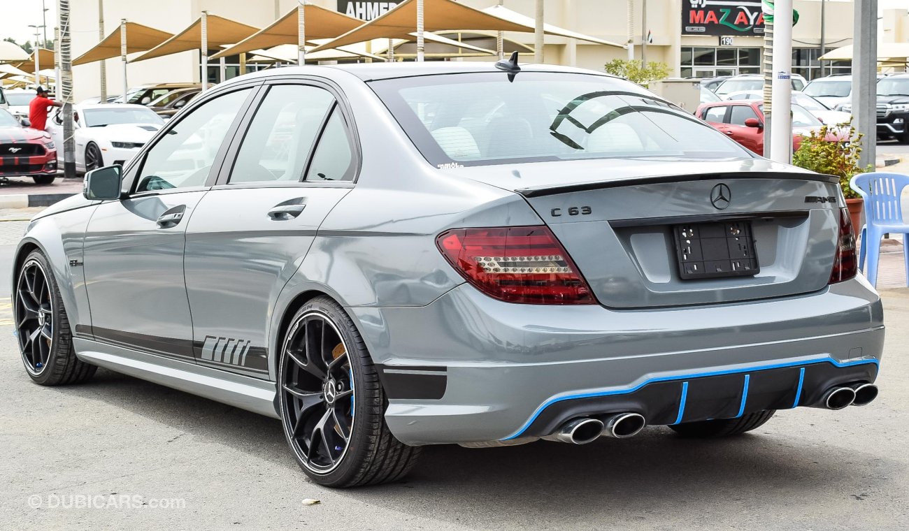 مرسيدس بنز C 63 AMG السيارة بدون حوداث او صباغ مع وجود شهادة  ‏كلين تايتنك