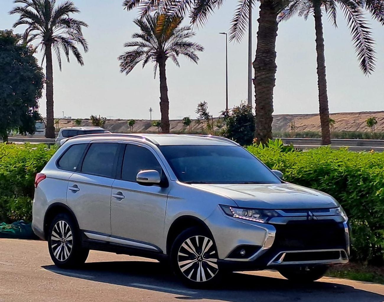 ميتسوبيشي آوتلاندر 820-Monthly l GCC l 4WD , Cruise, Camera l Accident Free