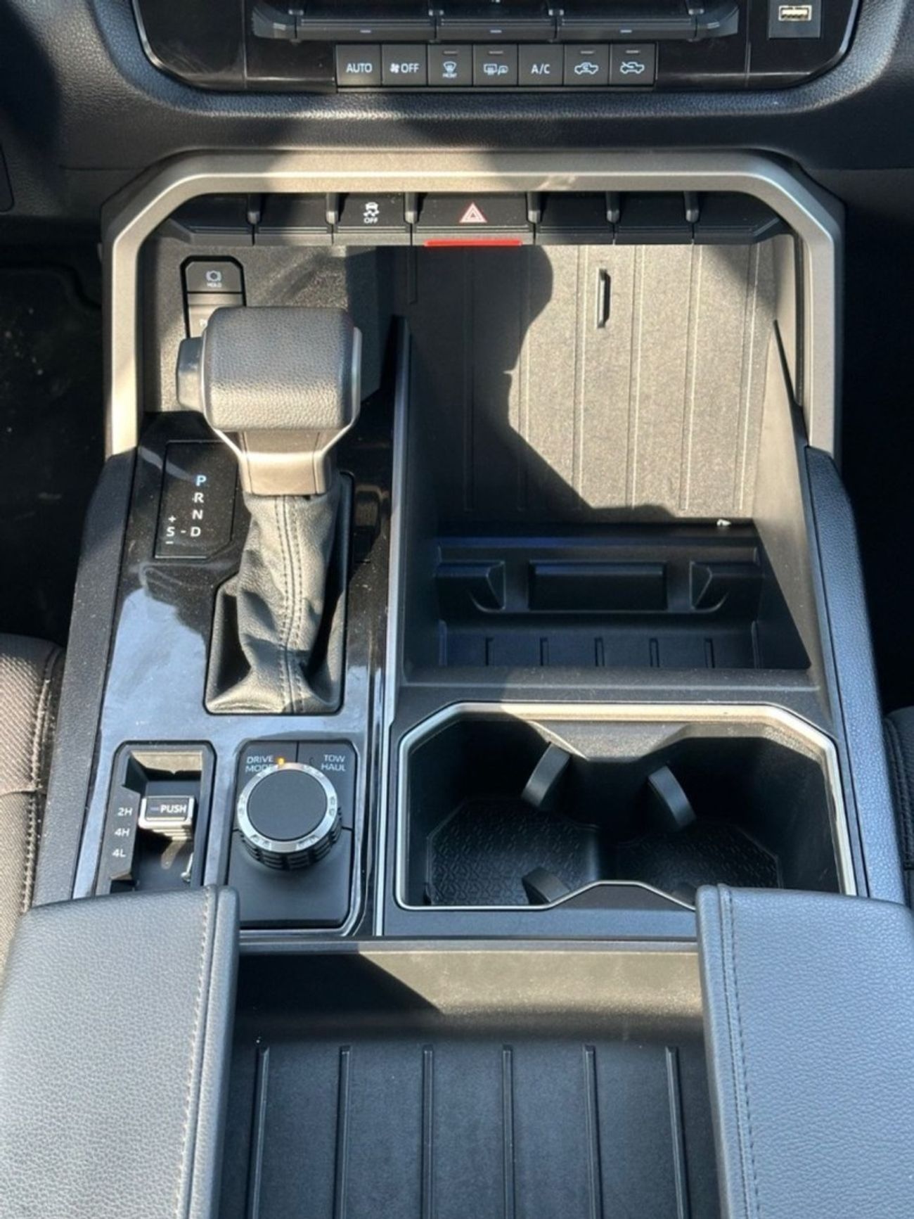 تويوتا تاندرا CREWMAX SR5 4WD