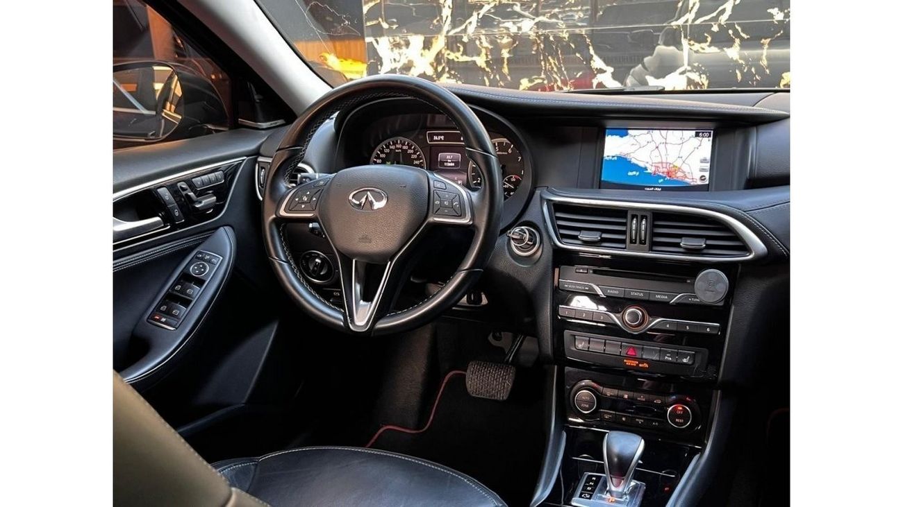 Infiniti Q30 Premium