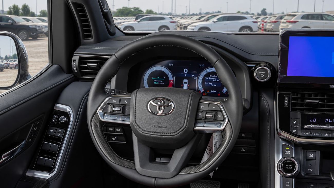 تويوتا لاند كروزر VXR ECTAV0055 - تويوتا LC300 VXR Hi موديل 2026 - محرك هجين 3.5 لتر، ناقل حركة أوتوماتيكي - أسود مع مقصور