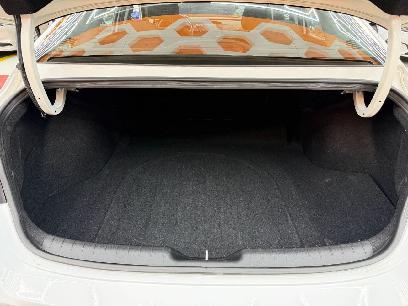 هيونداي إلانترا Comfort 1.6L