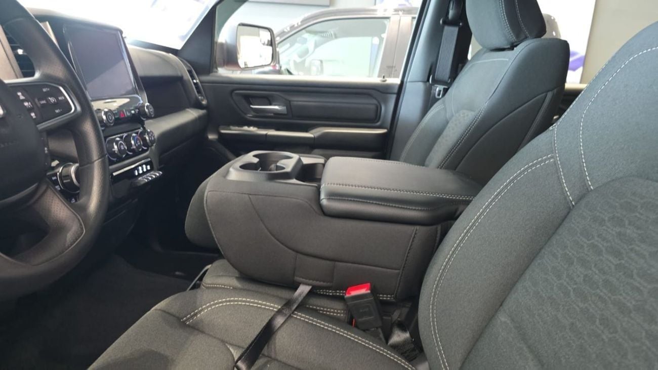 RAM 1500 BIGHORN CREW CAB Tradesman 3.0L TWIN TURBO WARLOCK AUTOMATIC TRANSMISSION ( ONLY FOR RE-EXPORT )