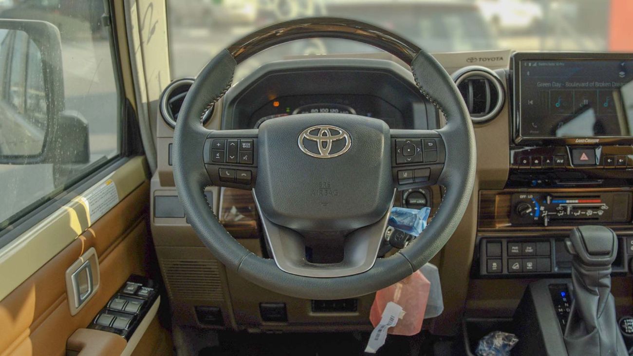 تويوتا لاند كروزر 70 2026 Toyota Land Cruiser LC76 4.0L AT Petrol Full Option (Beige)