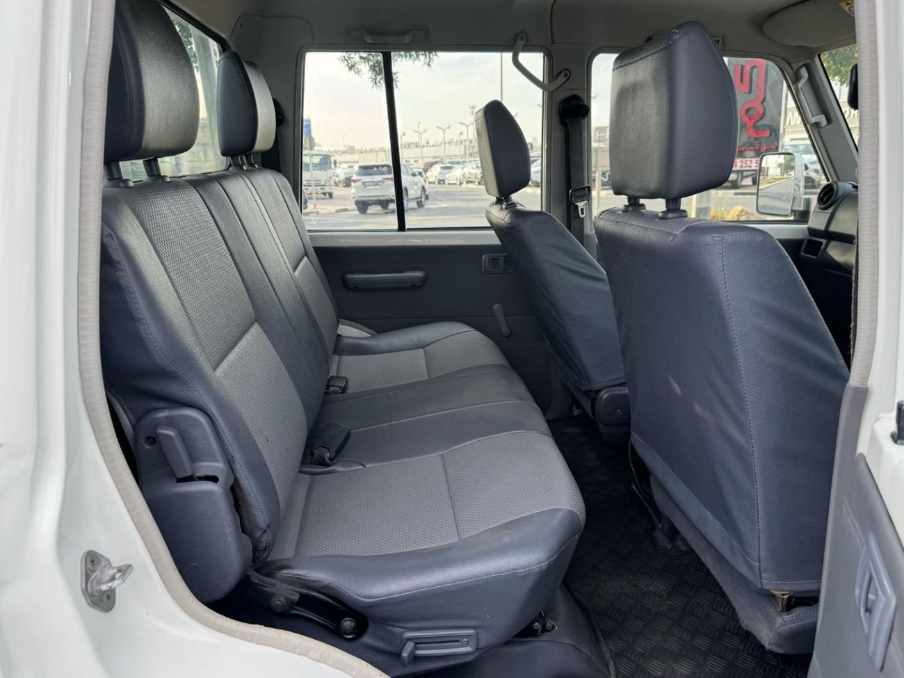 تويوتا لاند كروزر بيك آب Diesel ,Right Hand Drive ,4 Doors ,4.5 Liter ,Manual Transmission ,Power Windows