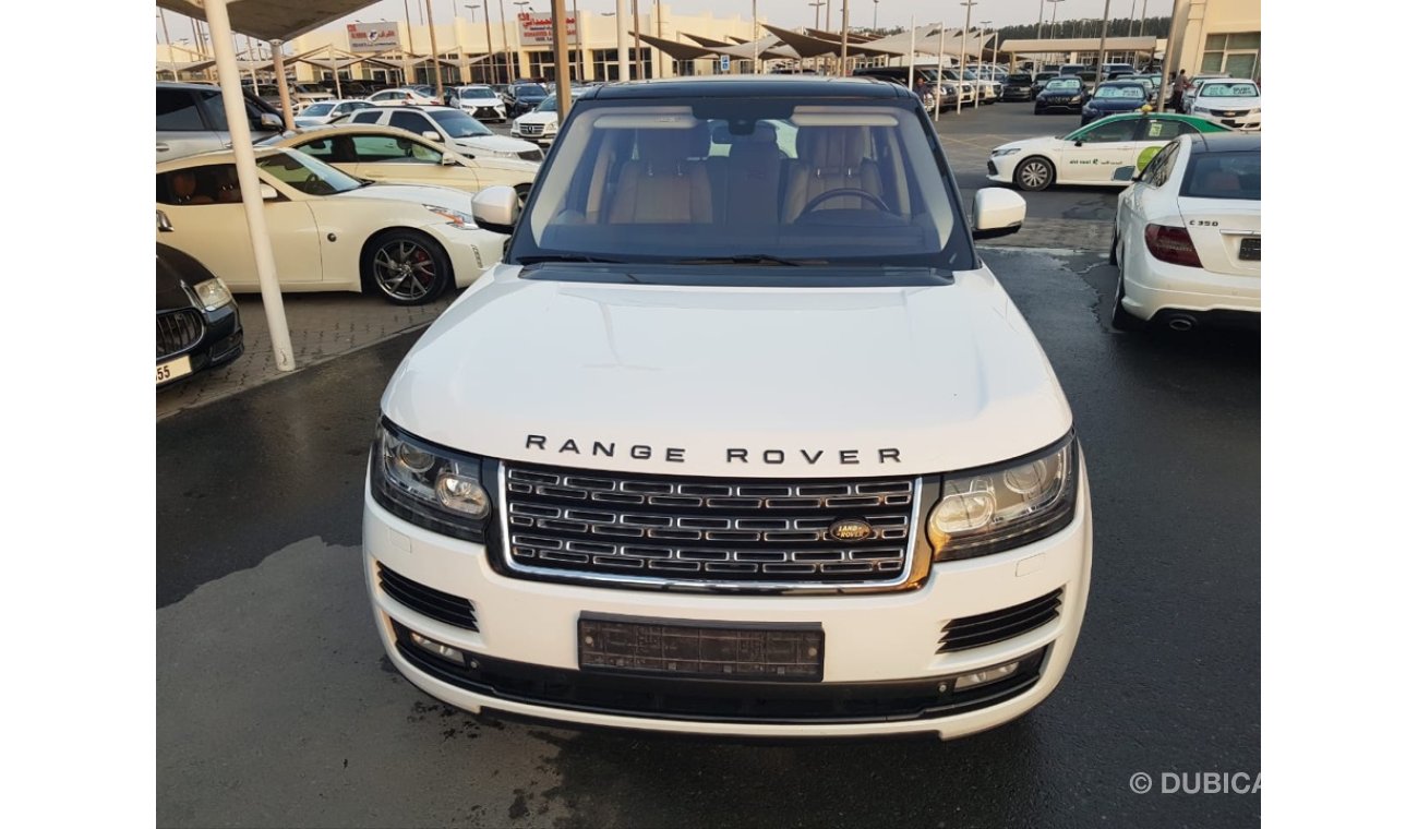 Land Rover Range Rover Vogue SE Supercharged Rang Rover super charge model 2014 GCC  car prefect condition full service