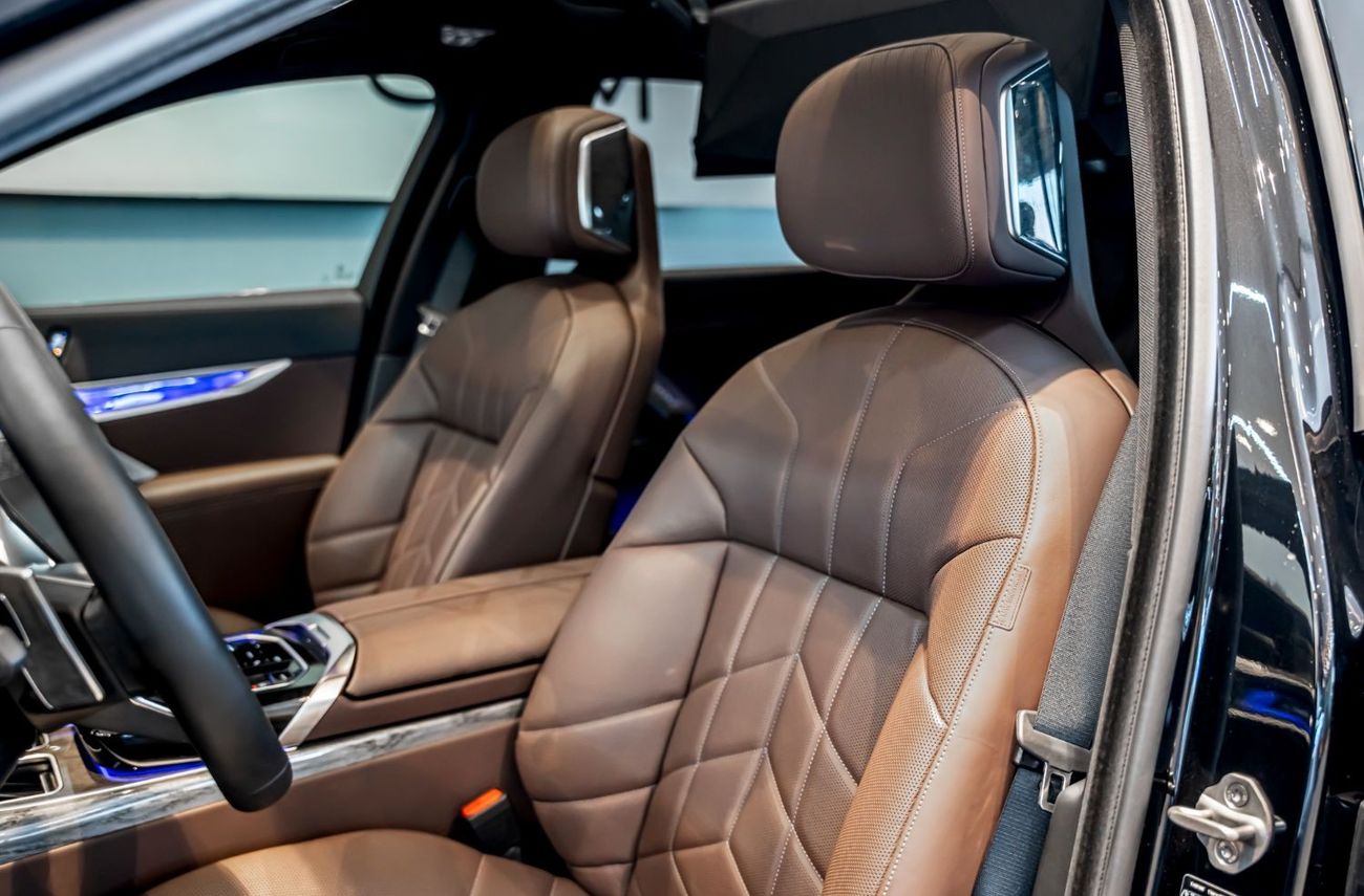 BMW 740Li 2023 BMW 740i, 2028 BMW Warranty + Service Contract, Low KMs, GCC