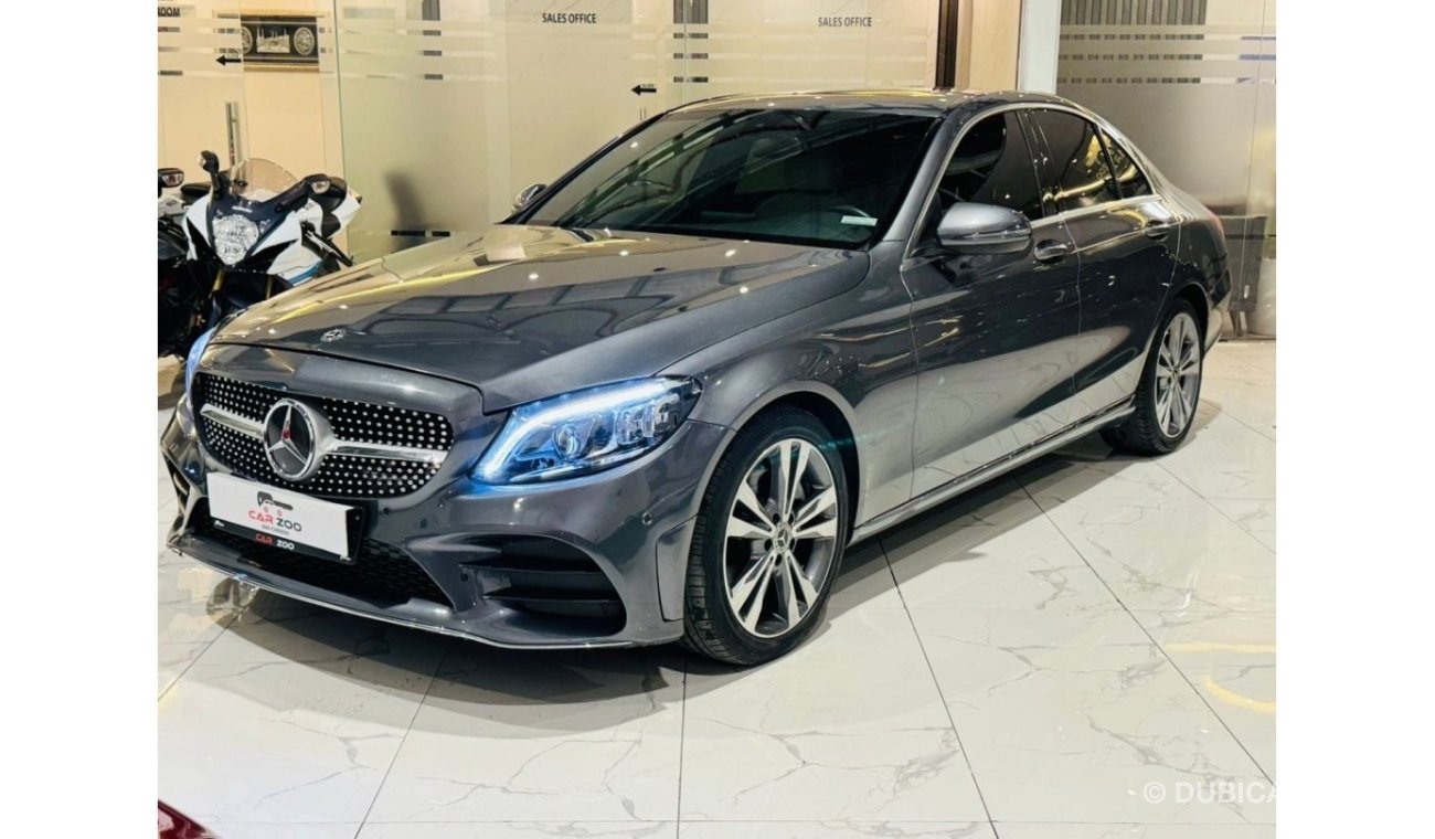 مرسيدس بنز C 300 لاكجري