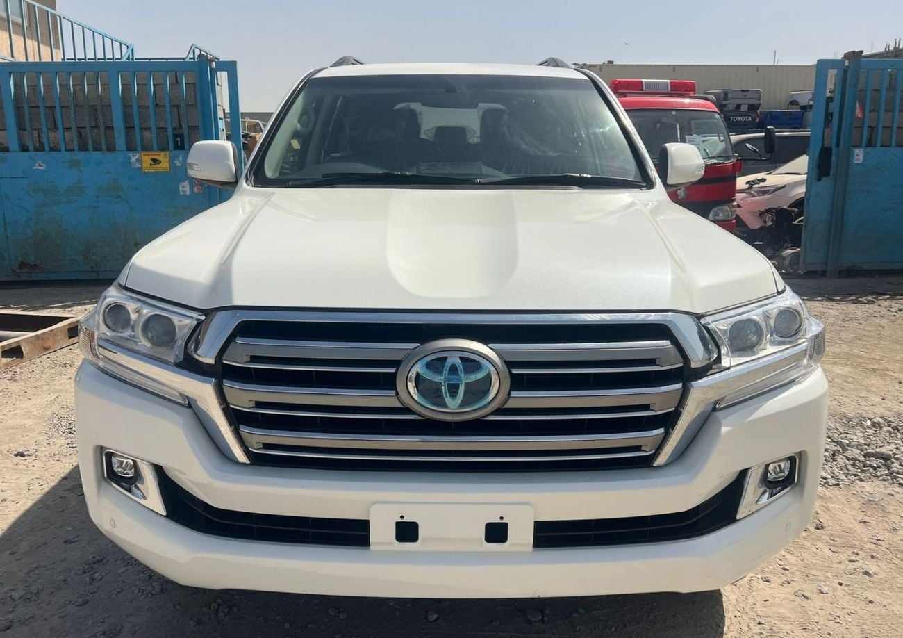 Toyota Land Cruiser GXR Land Cruiser ,Fuel Diesel ,Capacity 4500 cc ,Right Hand Drive ,For Export Only