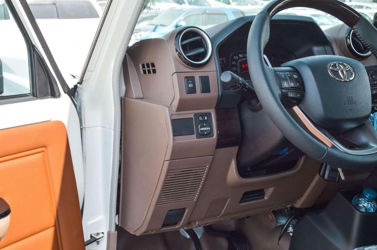 Toyota Land Cruiser Pick Up TOYOTA LAND CRUISER 79 4.0L V6 AT  4WD DC PICKUP 2025