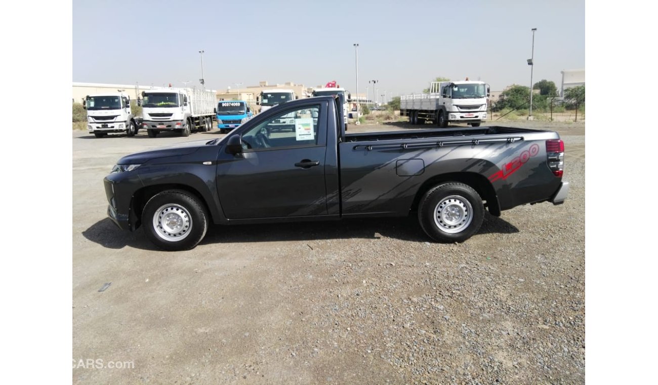 Mitsubishi L200 petrol  4x2 single