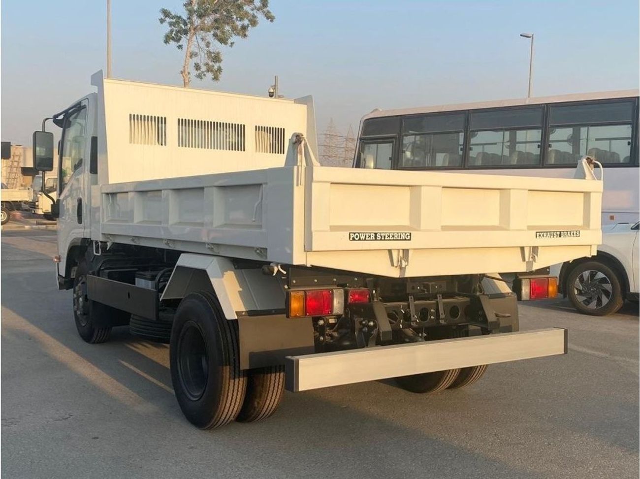 Isuzu NPR Dump Truck 4 Ton