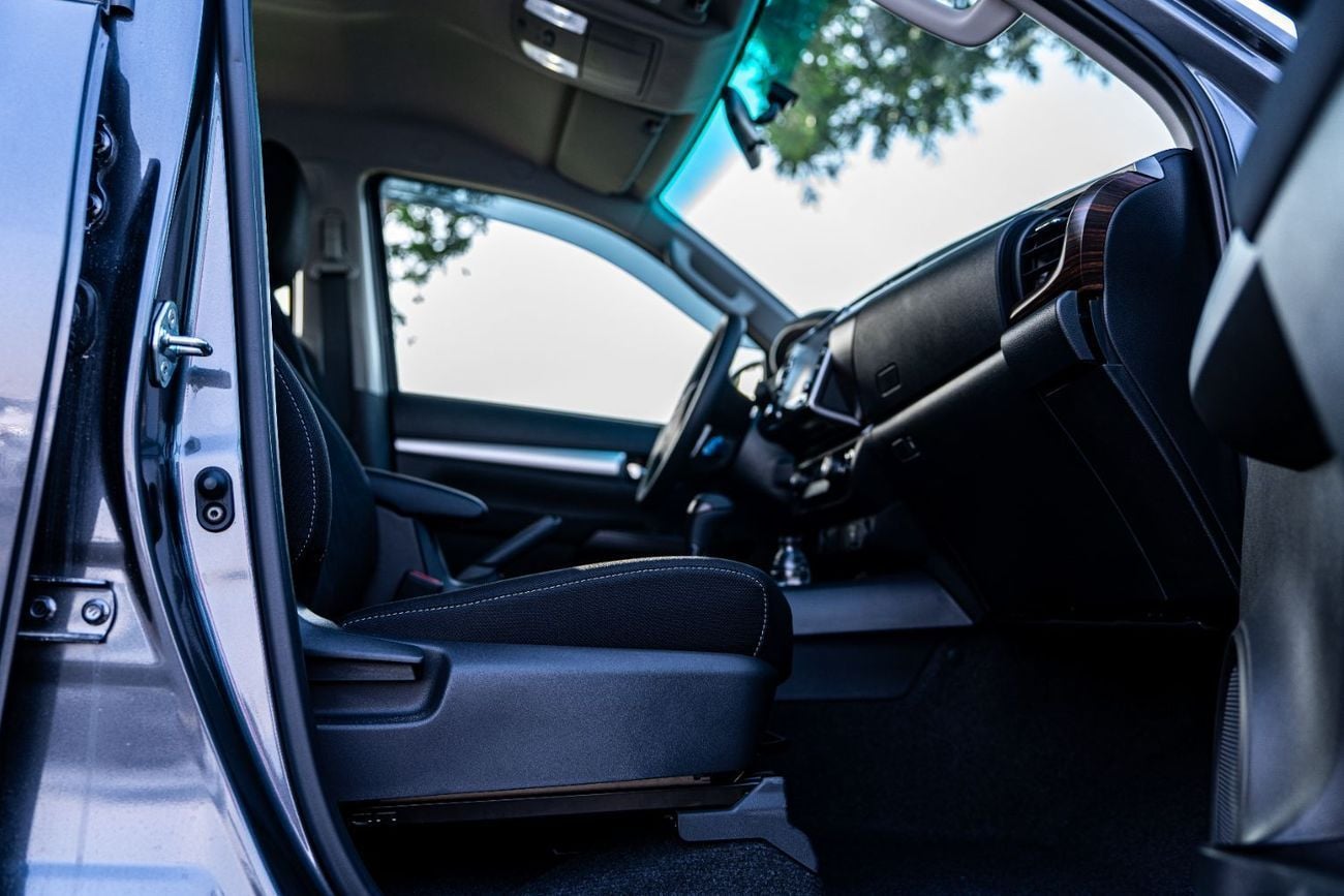 تويوتا هيلوكس Toyota Hilux  4.0-l 4WD pickup  2026 4-door cabin, automatic