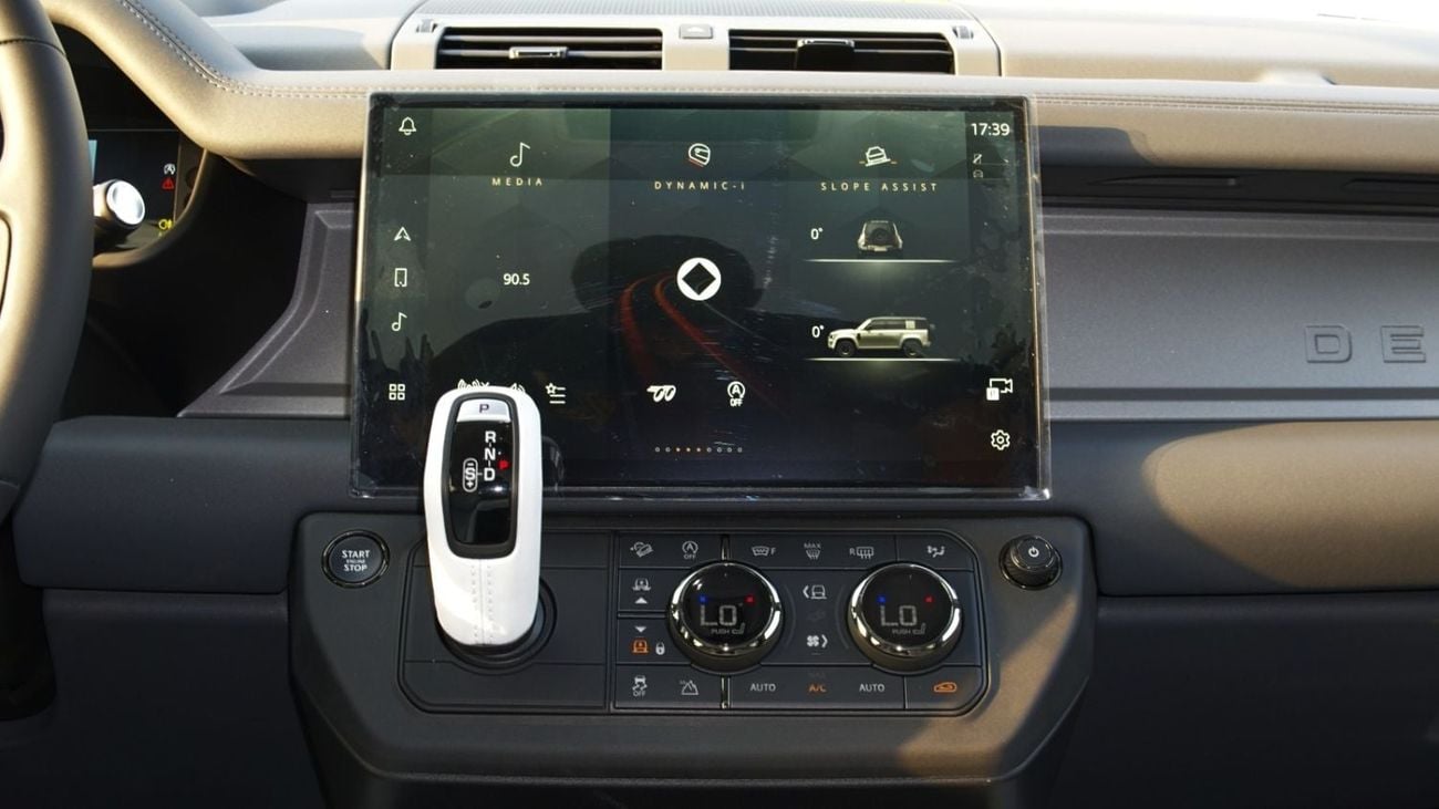 Land Rover Defender 110 OCTA  P635 | Borasco Grey | Light Cloud/Lunar | 635 HP