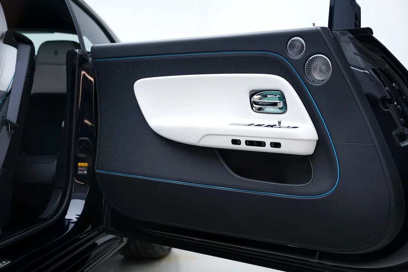 رولز رويس سبيكتر Black Badge | European Specs