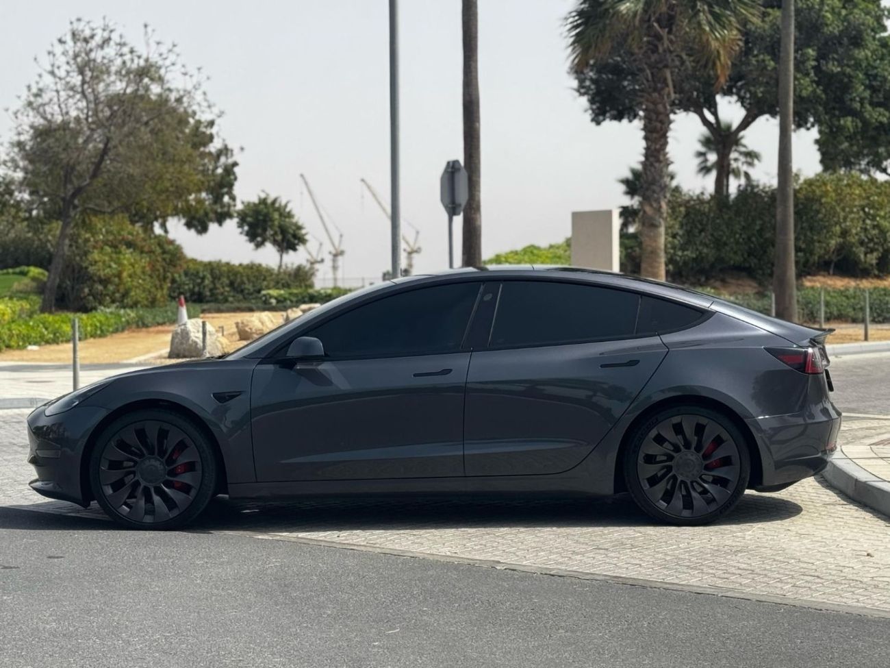 Tesla Model 3 TESLA MODEL 3 PERFORMANCE DUAL MOTOR LONG RANGE Model: 2021 Milage 84.000km Price: 110.000 dirhams (