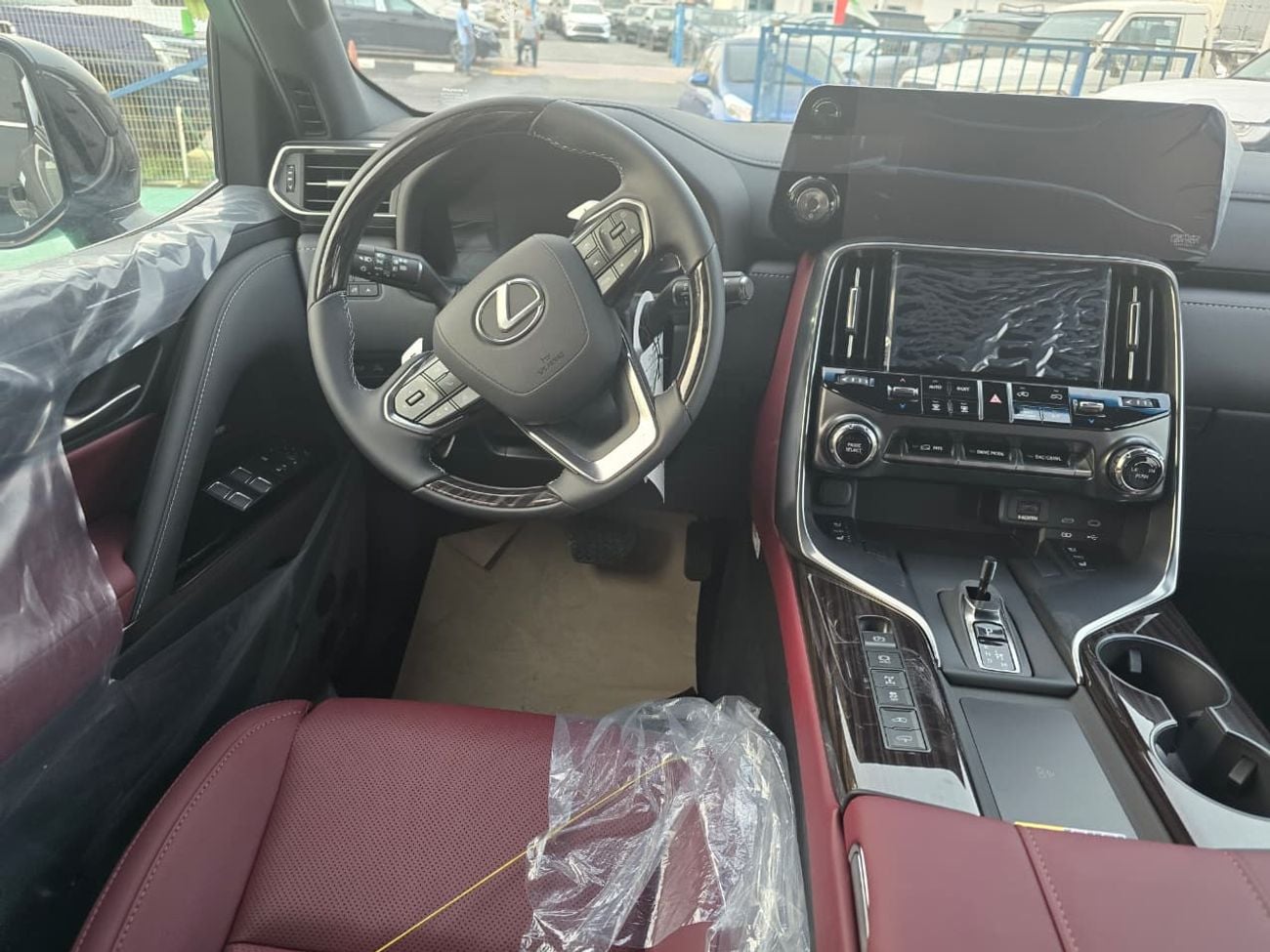 لكزس LX 700h Lexus LX 700h Hybrid 2026 – سيغنتشر فل أوبشن | أسود خارجي | داخلية حمراء