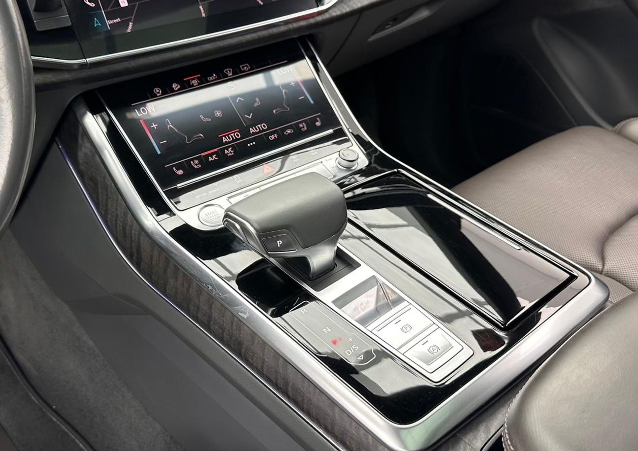 Audi Q8 2019 Audi Q8 55TFSI Quattro S-line, 1 Year Warranty Unlimited Km, Full Service History, GCC