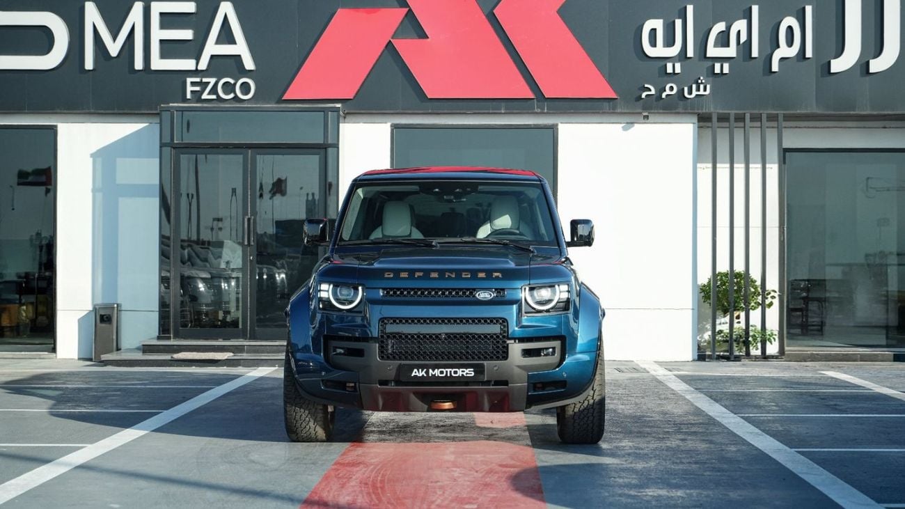 لاند روفر ديفندر OCTA V8 Sargasso Blue 2026MY Export Only