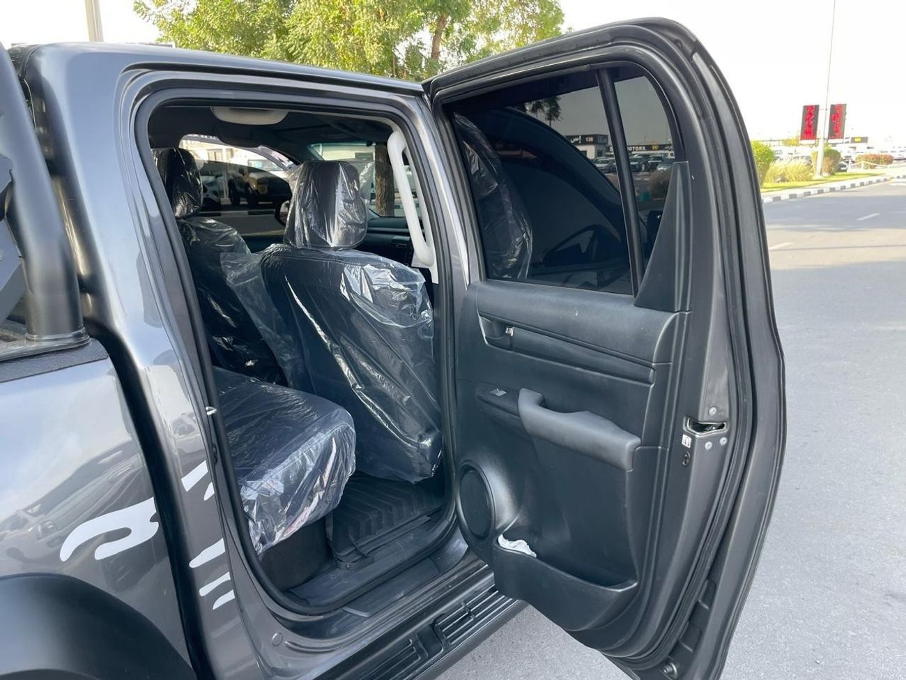 تويوتا هيلوكس diesel 2.8 liter automatic right hand drive leather seats with back camera