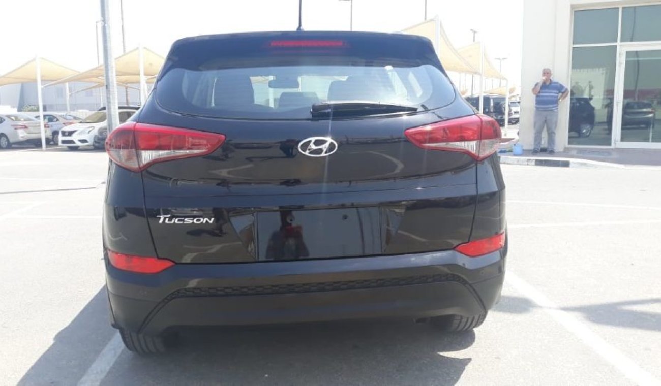 Hyundai Tucson السيارة نظيفه جدا بحاله ممتازه بدون حوادس ضمان شاسيه جير ماكينه