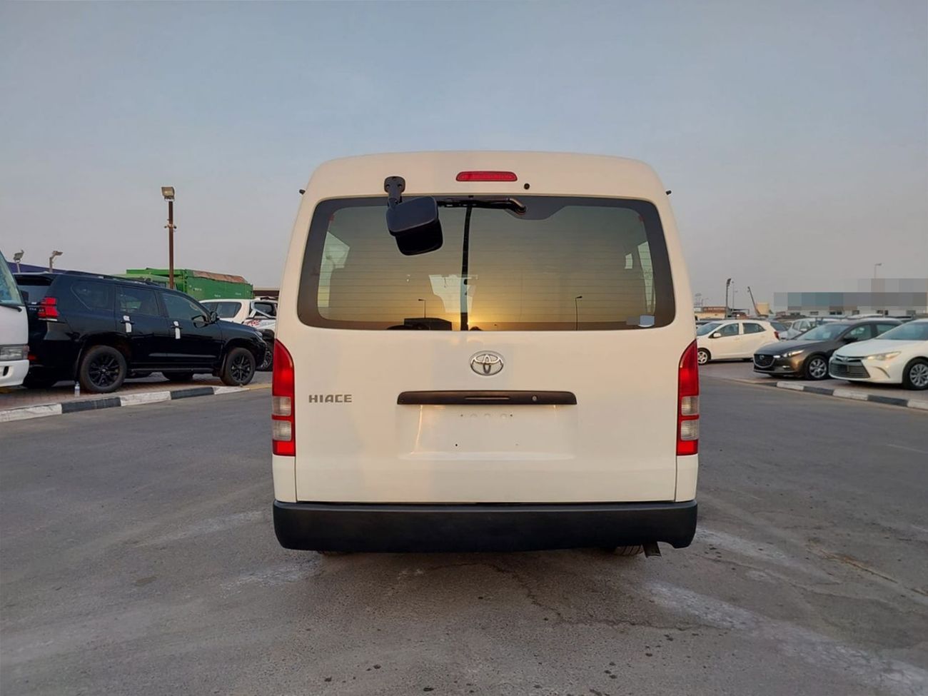 Toyota Hiace TOYOTA HIACE VAN RHD 2017 MODEL 2.7 L PETROL AUTOMATIC(PM27593)