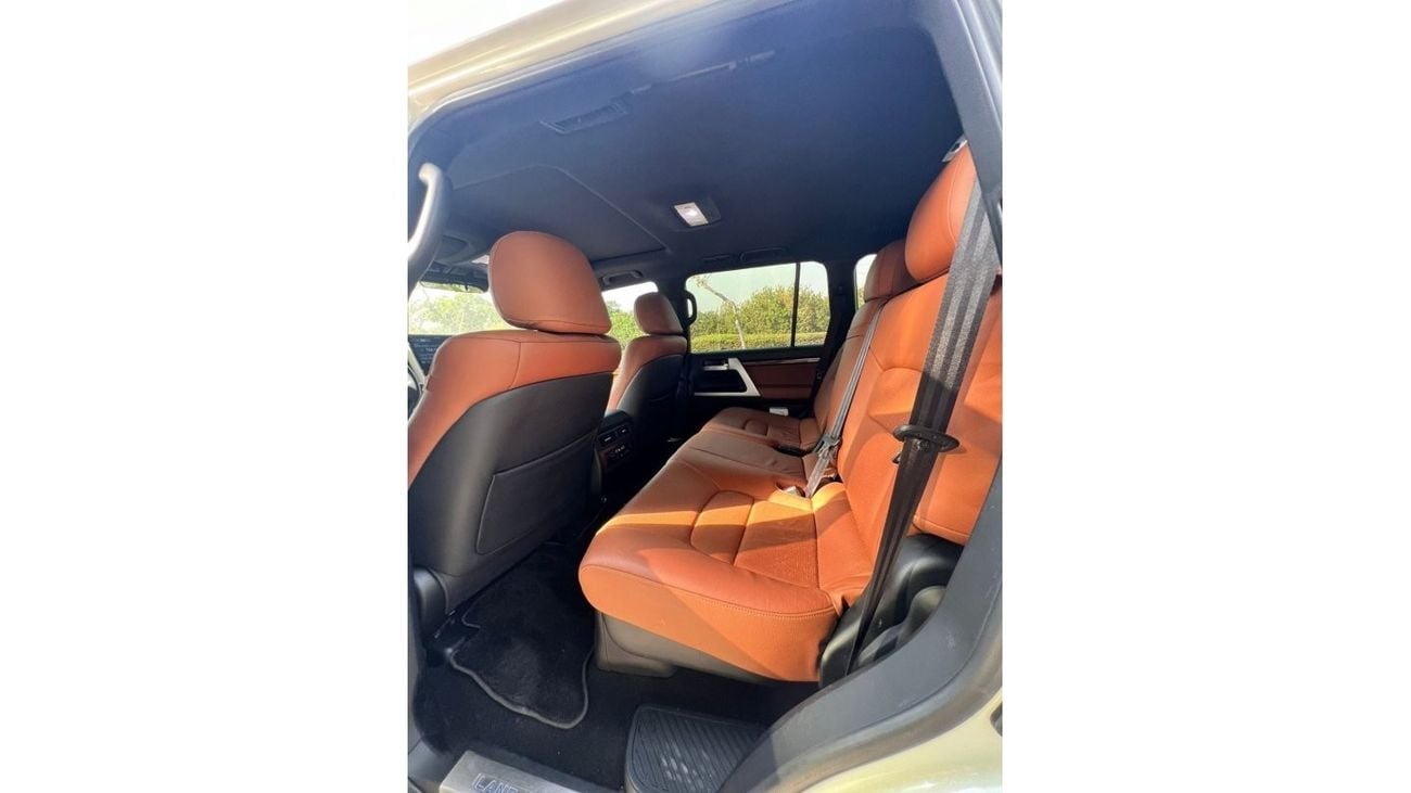 Toyota Land Cruiser VXR 5.7L