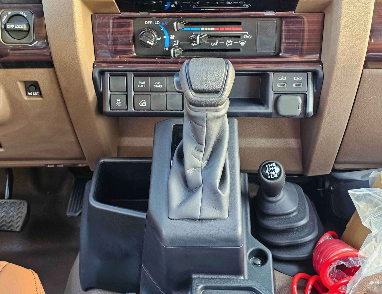 تويوتا لاند كروزر بيك آب LX-Z1 LC79 / 2.8L V4 DIESEL / A/T/ DIFF LOCKS/ 4WD / CODE#LX-Z1