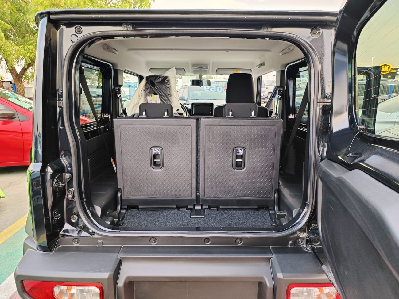 سوزوكي جيمني 1.5L 4CY Petrol, 15" Alloy Rims, All Grip off Road / 4WD (CODE # 67750)