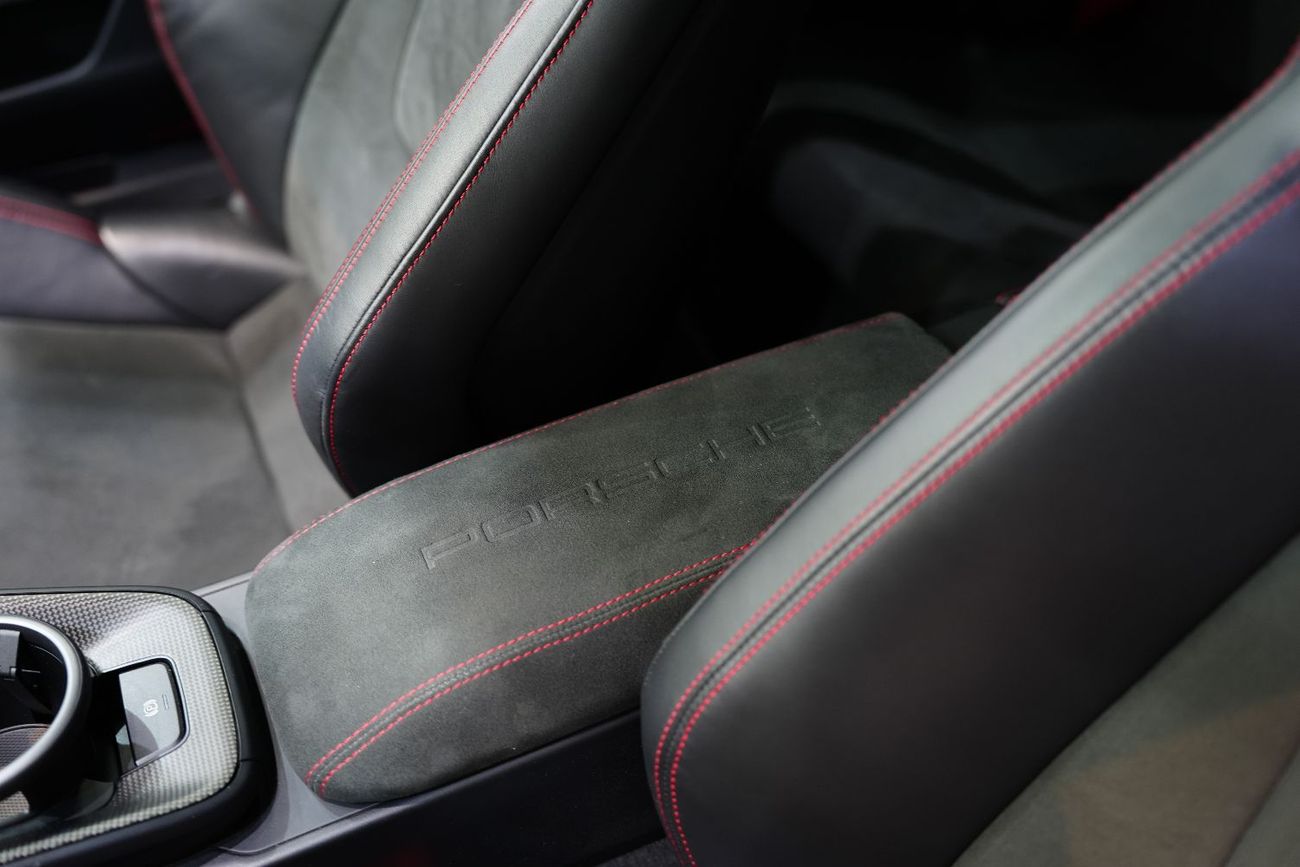 Porsche 911 Carrera GTS 3.0L (450 HP) Convertible Bose Audio, Sport Chrono Package, Al Nabooda Warranty!!