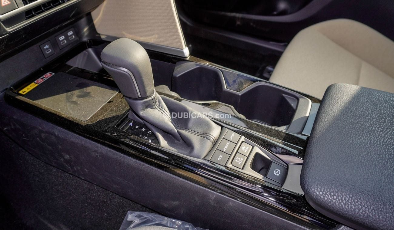 Toyota Camry LE HEV Hybrid 2.5 L